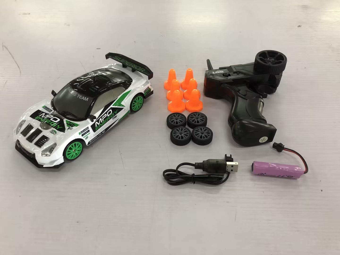 2.4G 4WD RC Drift Car With Changeable Tires Included