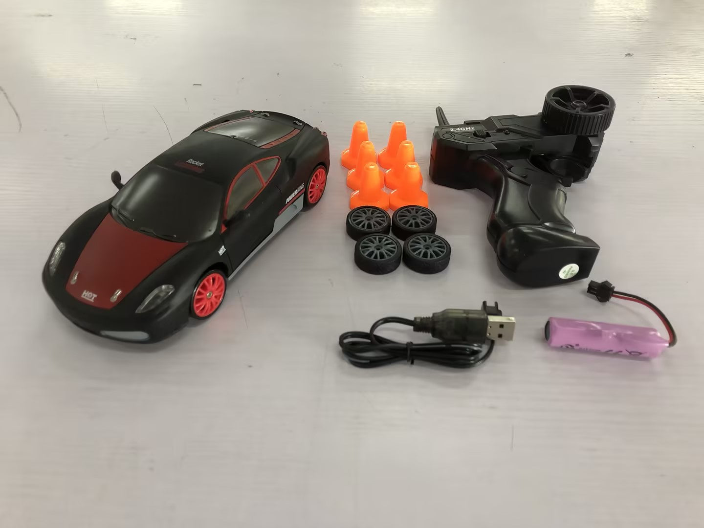 2.4G 4WD RC Drift Car With Changeable Tires Included